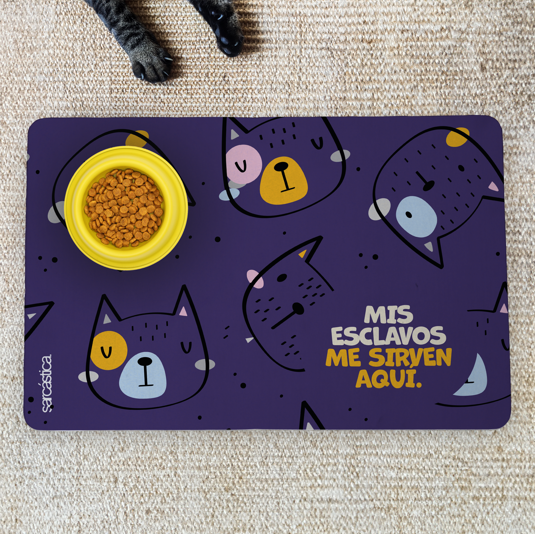 Tapete de Comida Mascotas Mis esclavos me sirven aquí