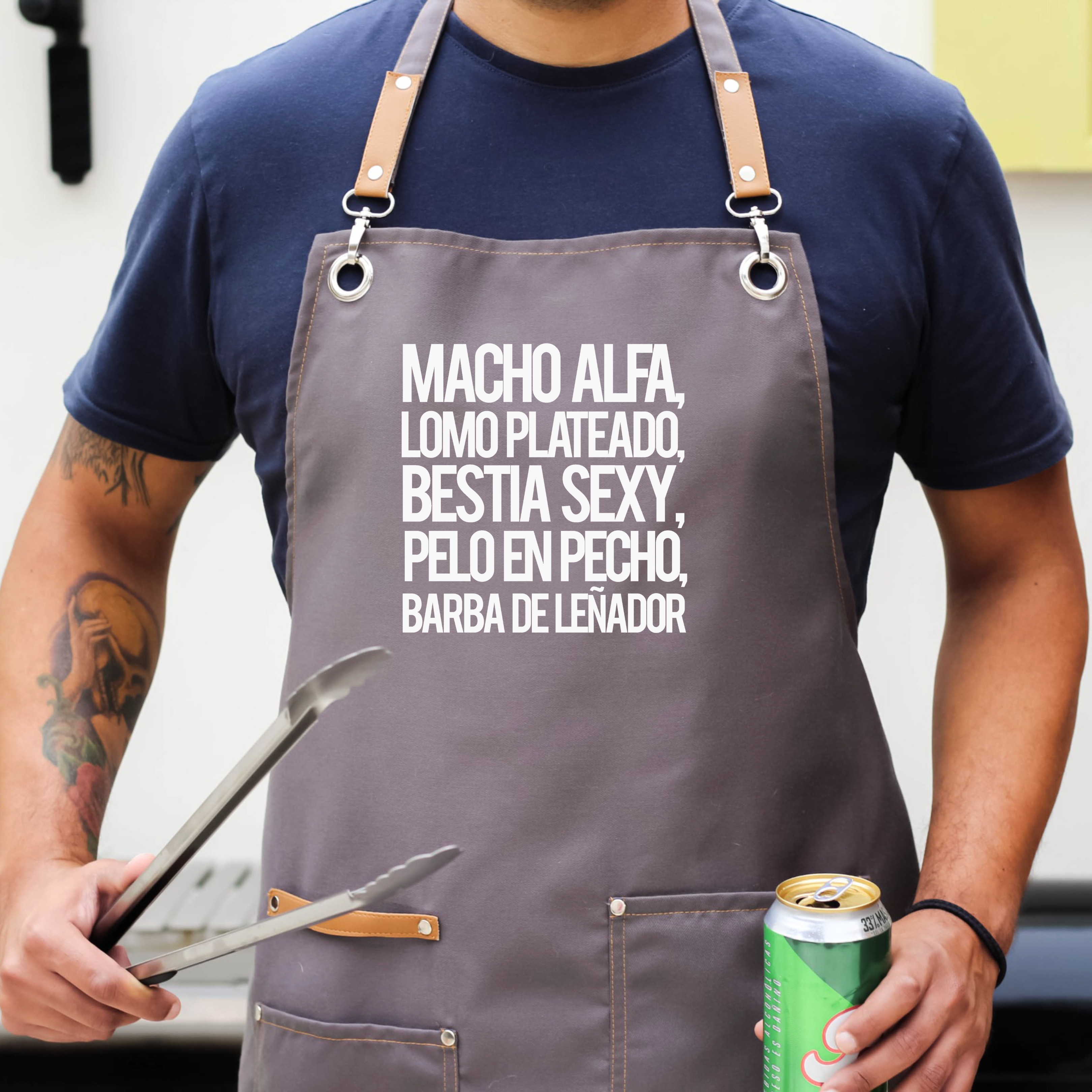 Mandil Macho alfa, lomo plateado, bestia sexy, pelo en pecho, barba de leñador