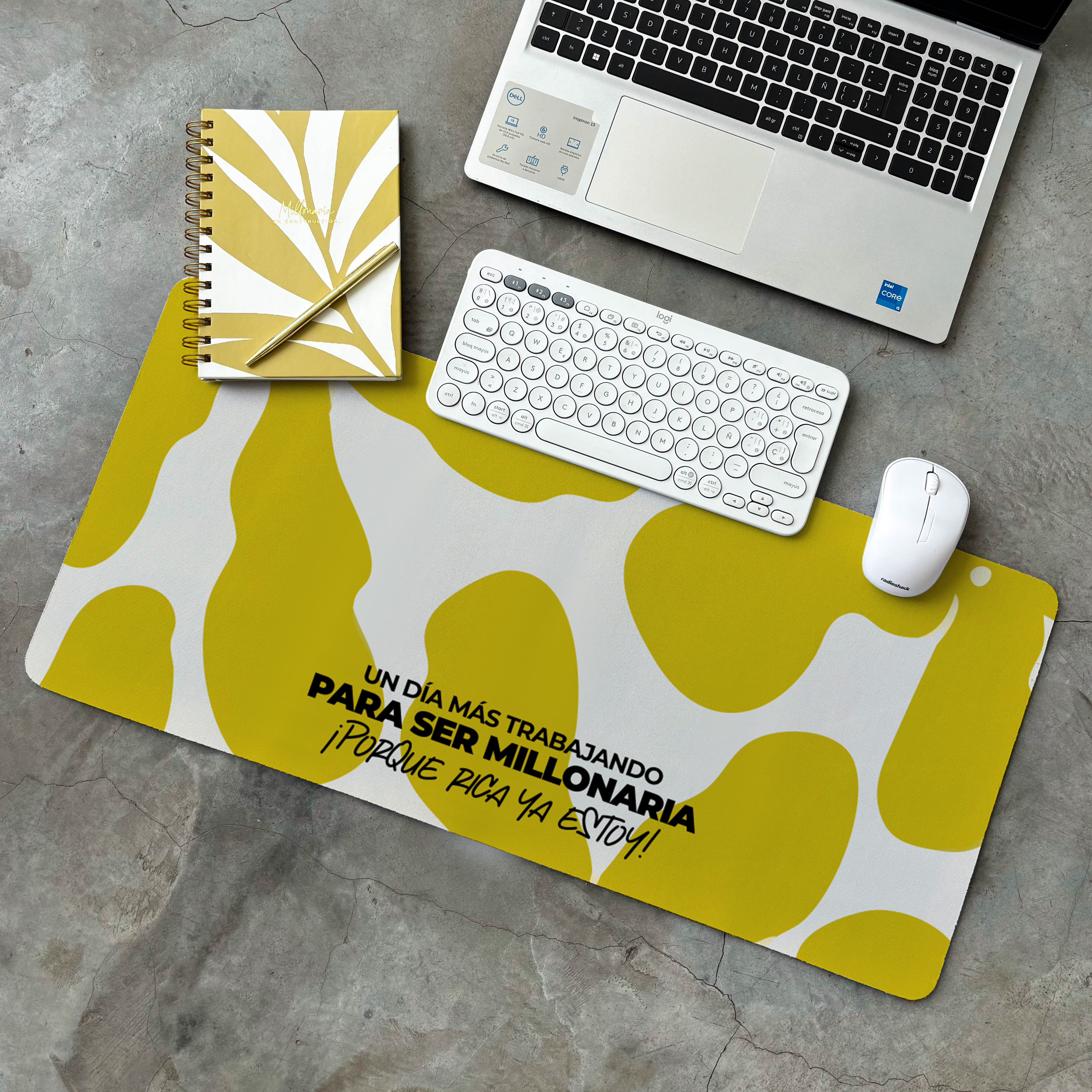 Mousepad ExtraLarge Un día más trabajando para ser millonaria (Mostaza Blanco)