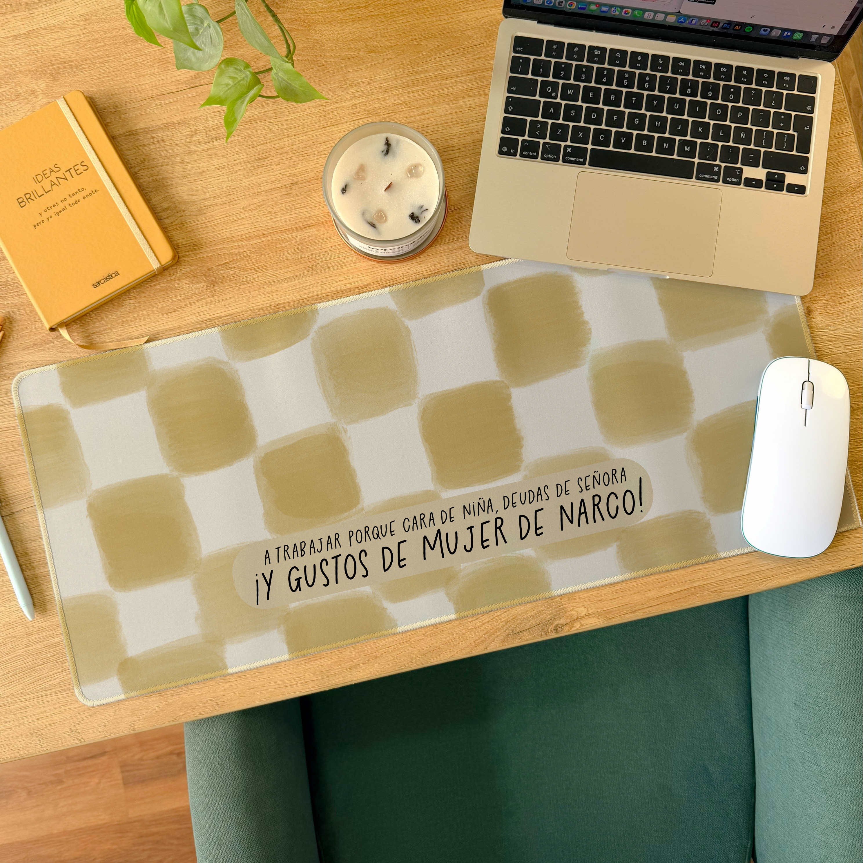 Mousepad ExtraLarge - A trabajar porque cara de niña, deudas de señora...
