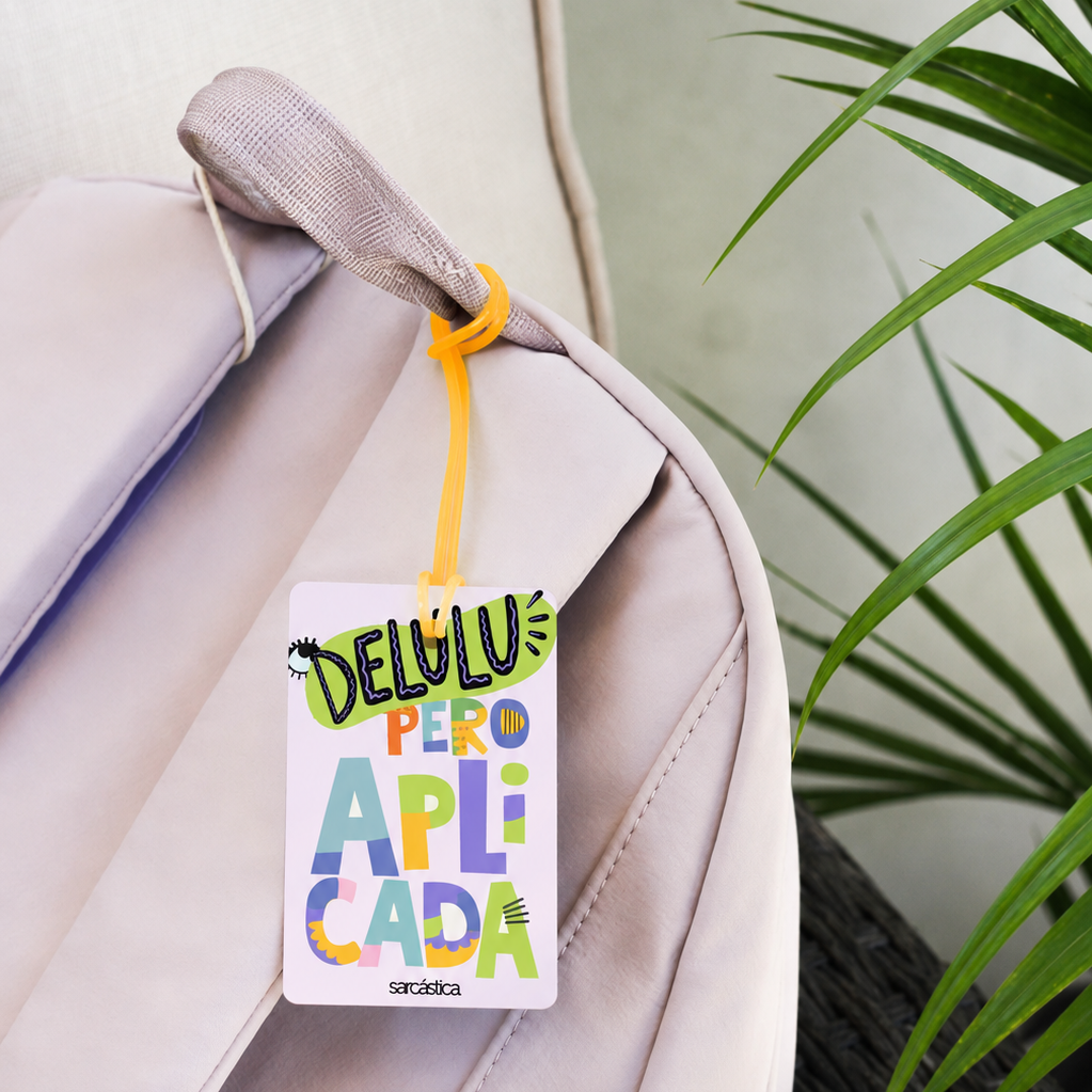 Tags de Mochila Escolar - Delulu, pero aplicada