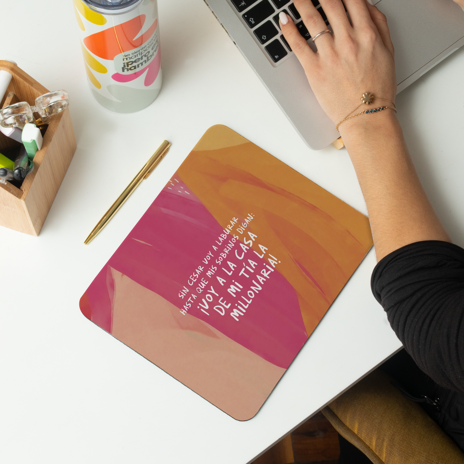 Mousepad Sin Cesar voy a laburar  (fondo fucsia y naranja)