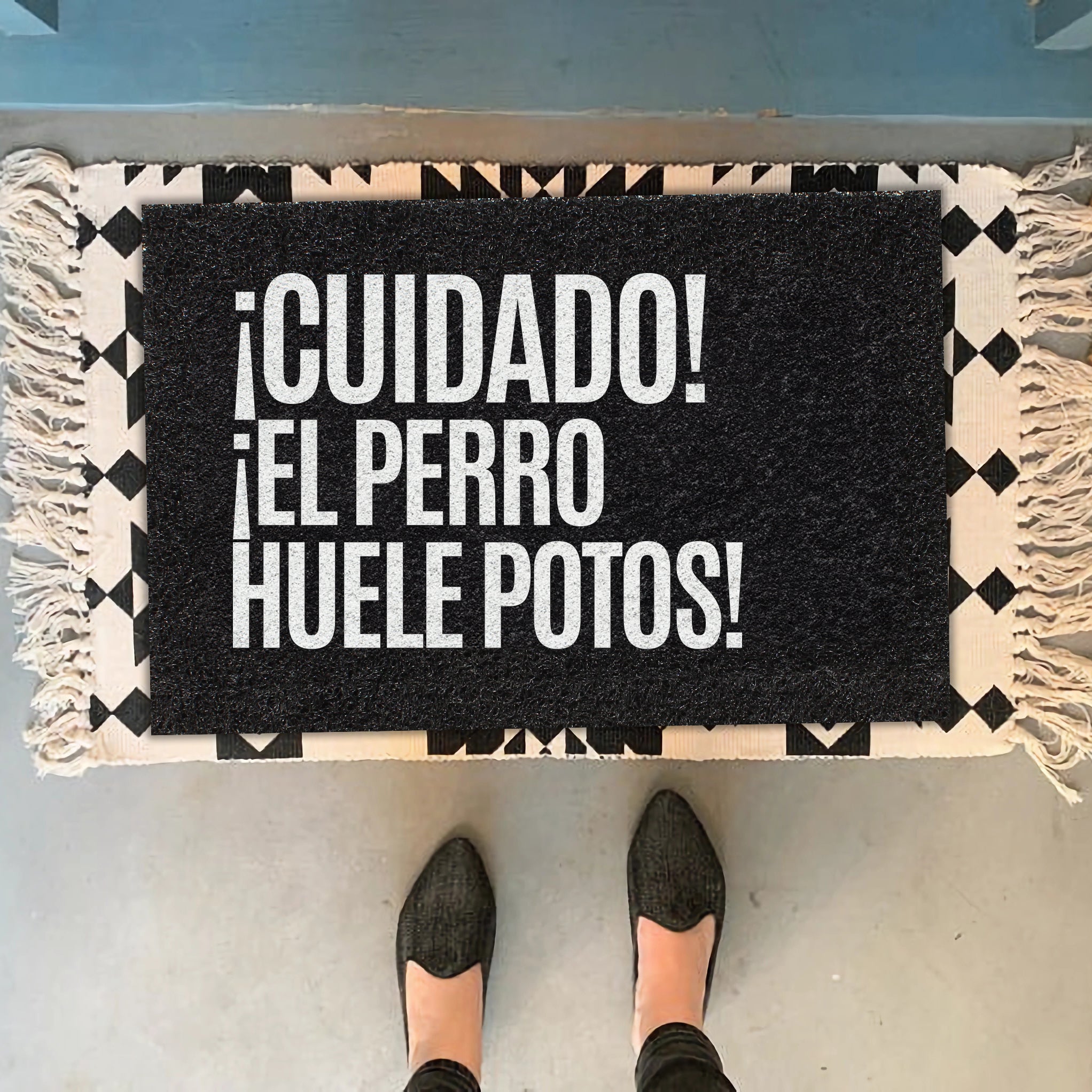 Felpudo ¡Cuidado! ¡El perro huele potos!
