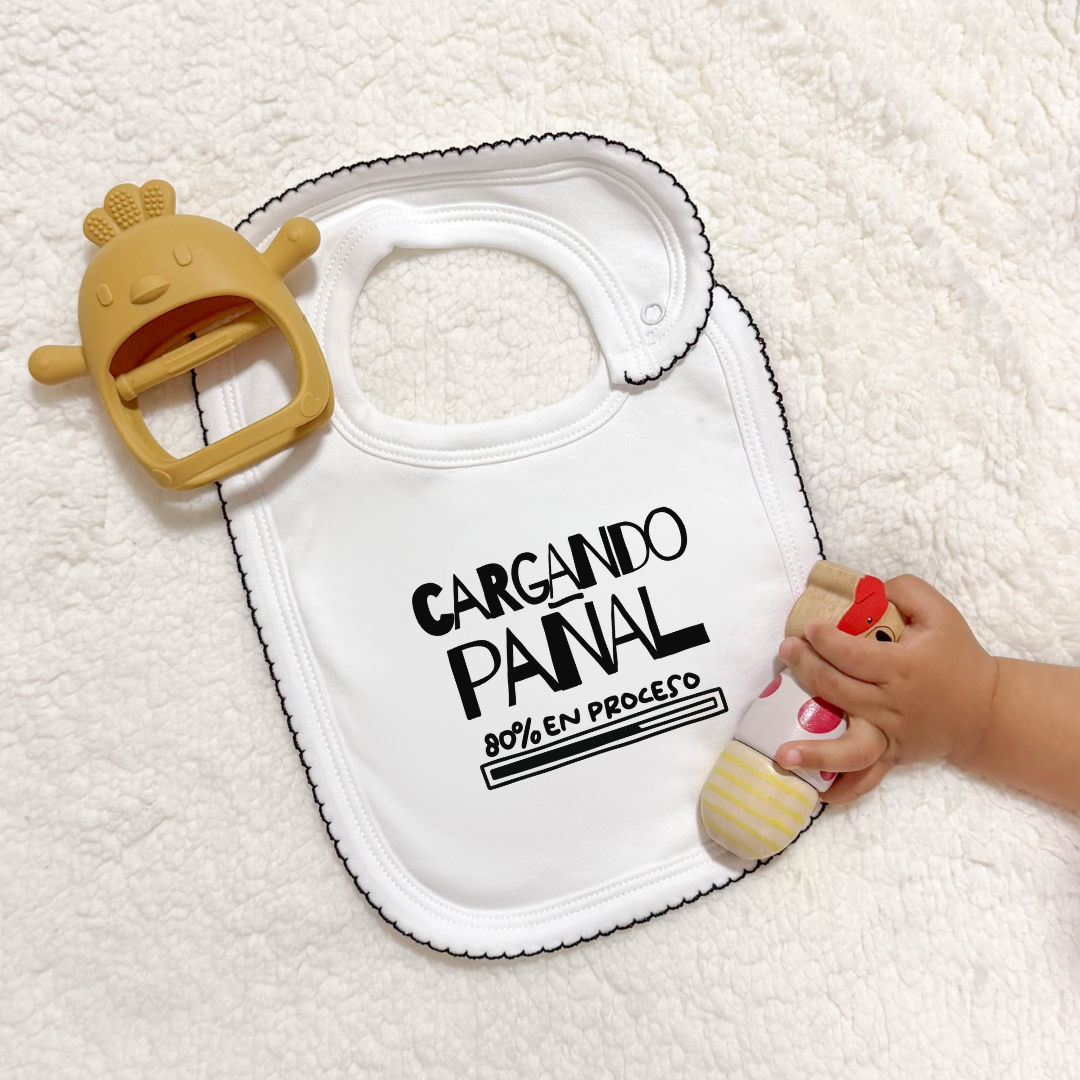 Babero - Cargando Pañal