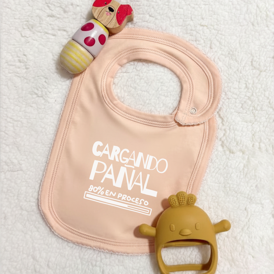 Babero - Cargando Pañal
