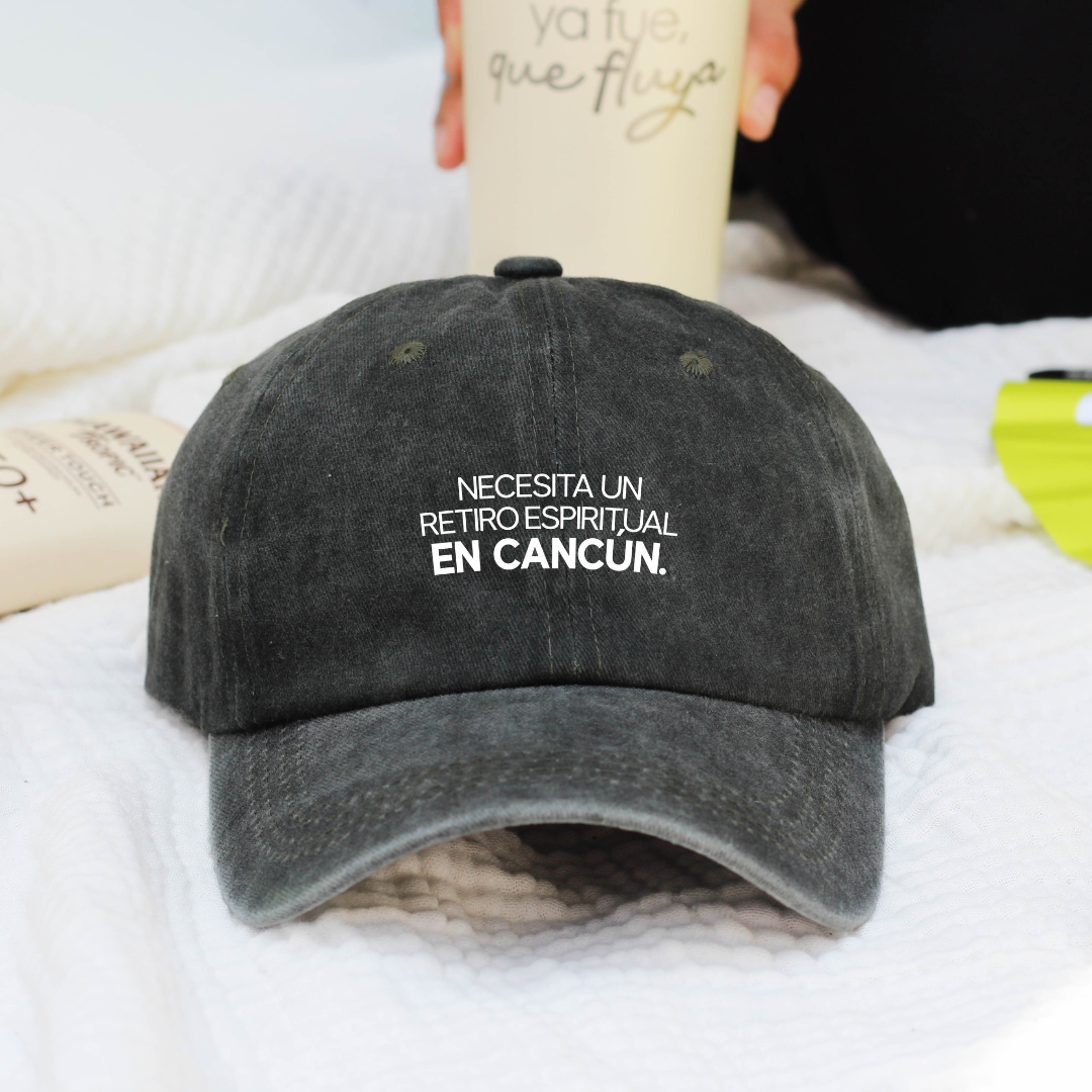 Gorra Washed - Necesito un retiro espiritual en Cancún