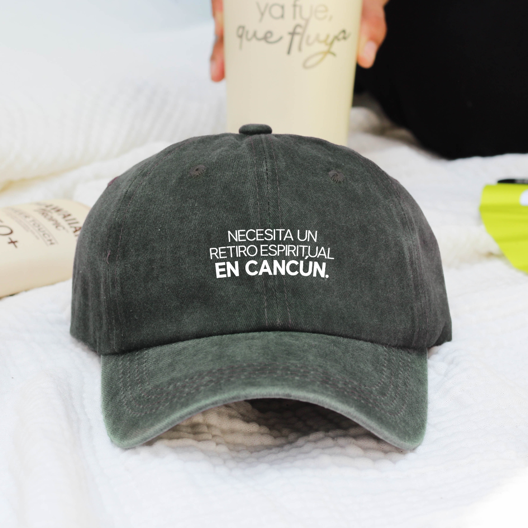 Gorra Washed - Necesito un retiro espiritual en Cancún