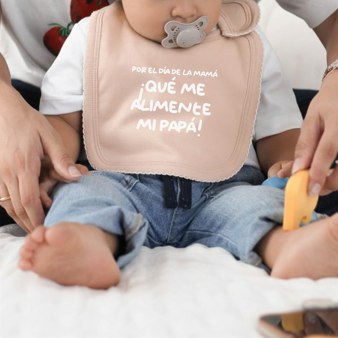 Babero - Por el día de la mamá, ¡que me alimente mi papá!