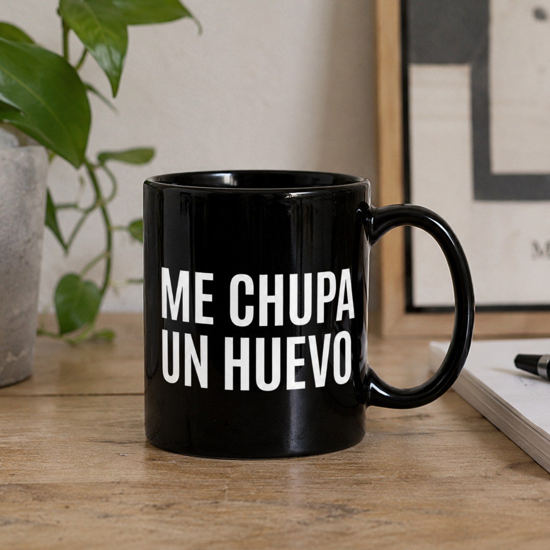 Taza Me chupa un huevo.