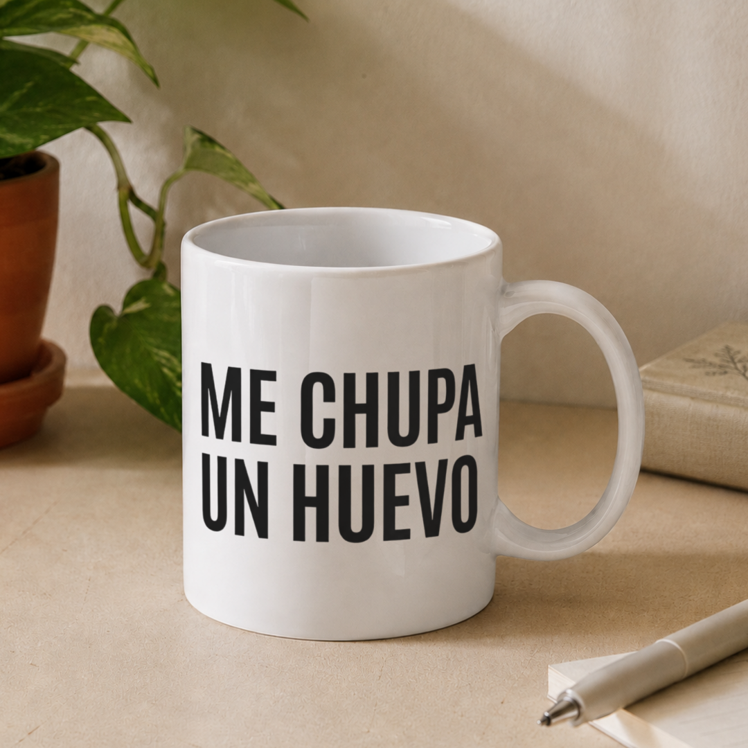Taza Me chupa un huevo.