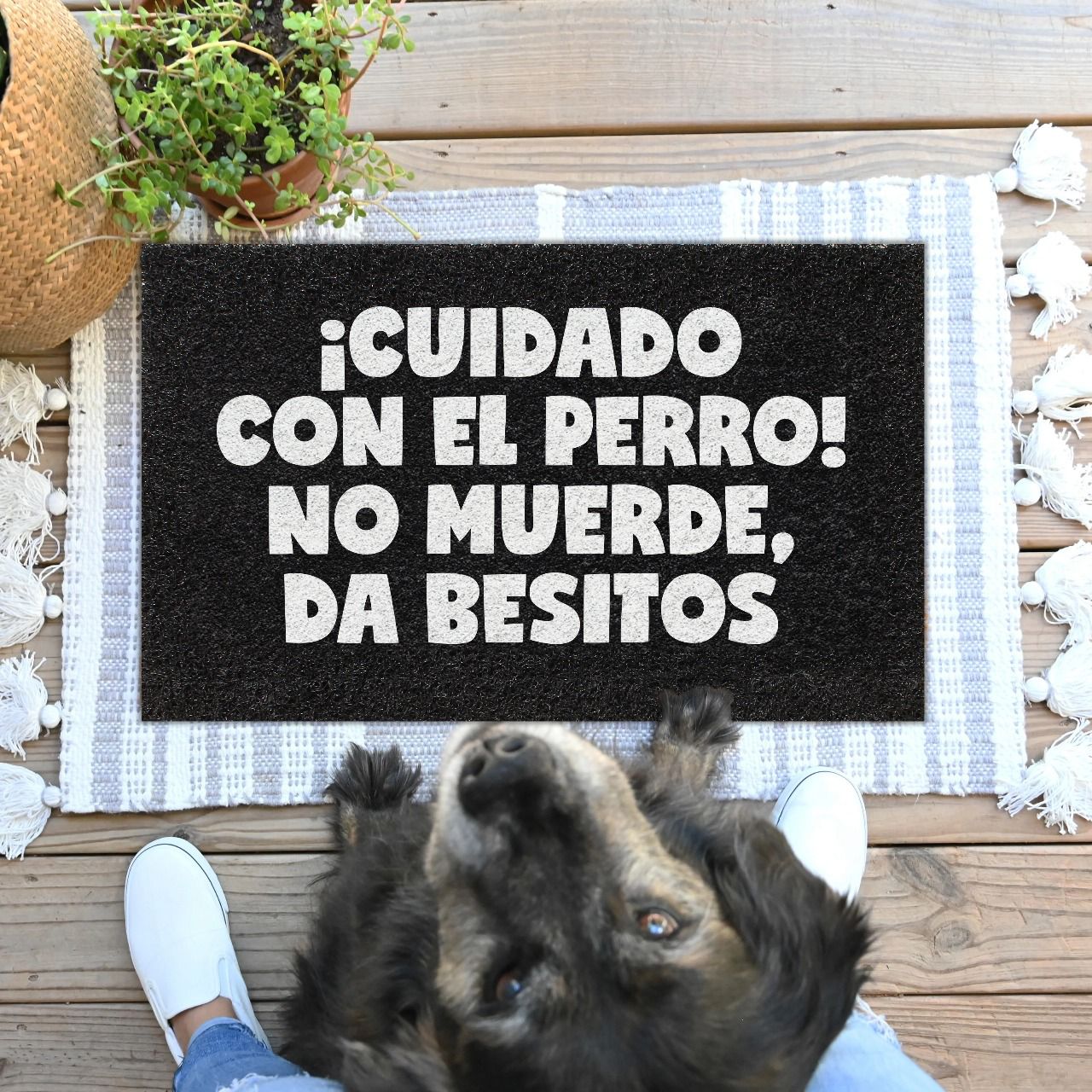 Felpudo Cuidado con el perro, no muerde, da besitos