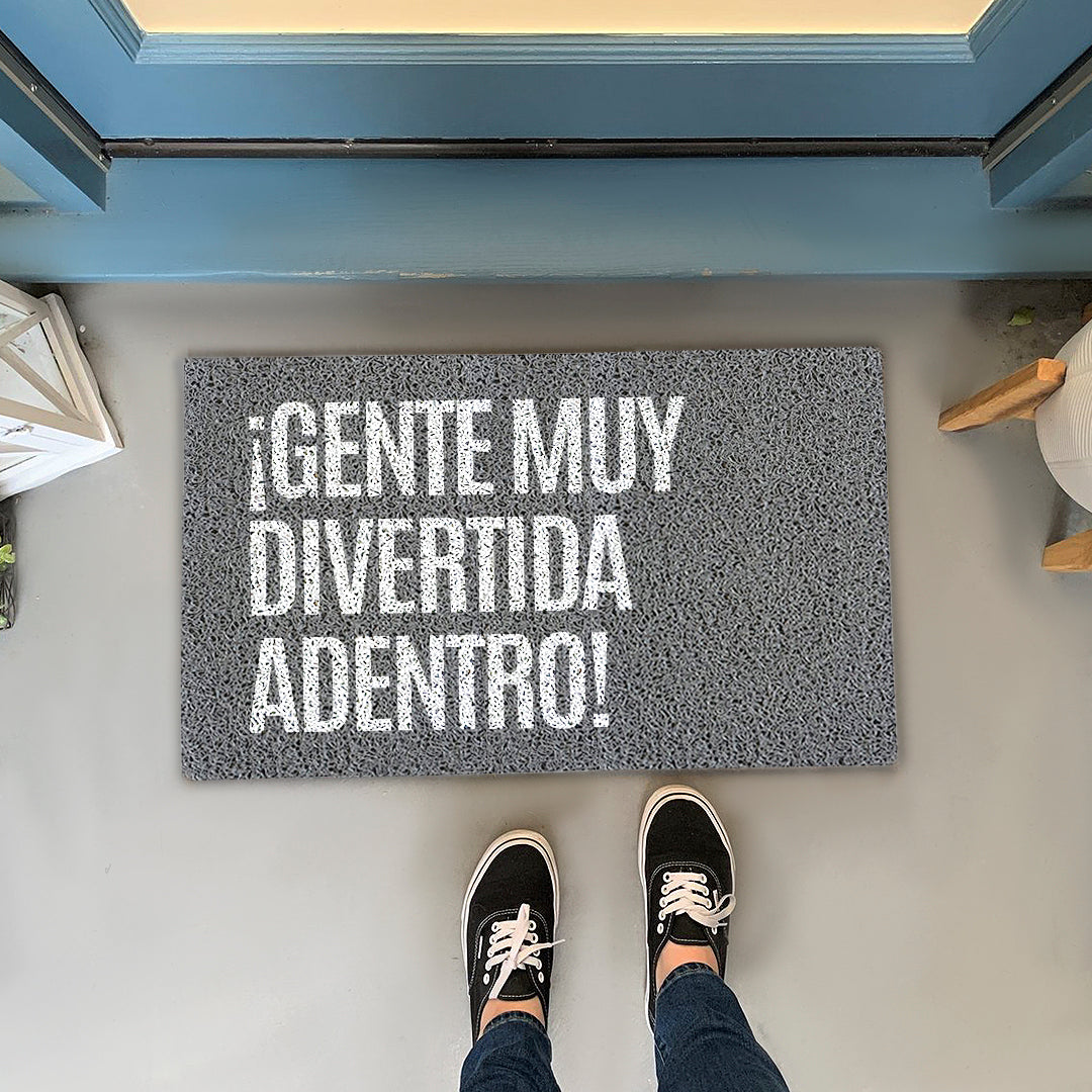 Felpudo ¡Gente muy divertida adentro!