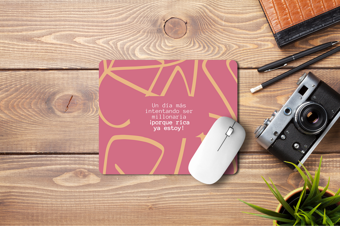 Mousepad ¡Un día más intentando ser millonaria!