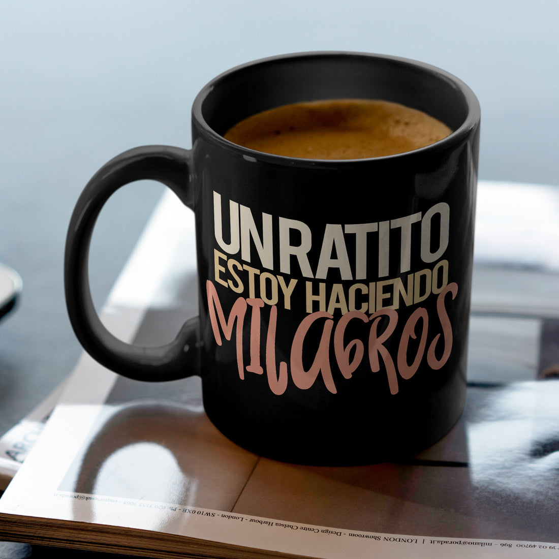Taza Secretaria Un ratito estoy haciendo milagros