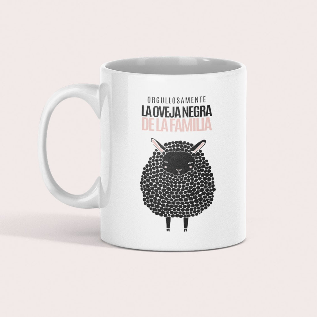 Taza Orgullosamente la Oveja Negra de la Familia