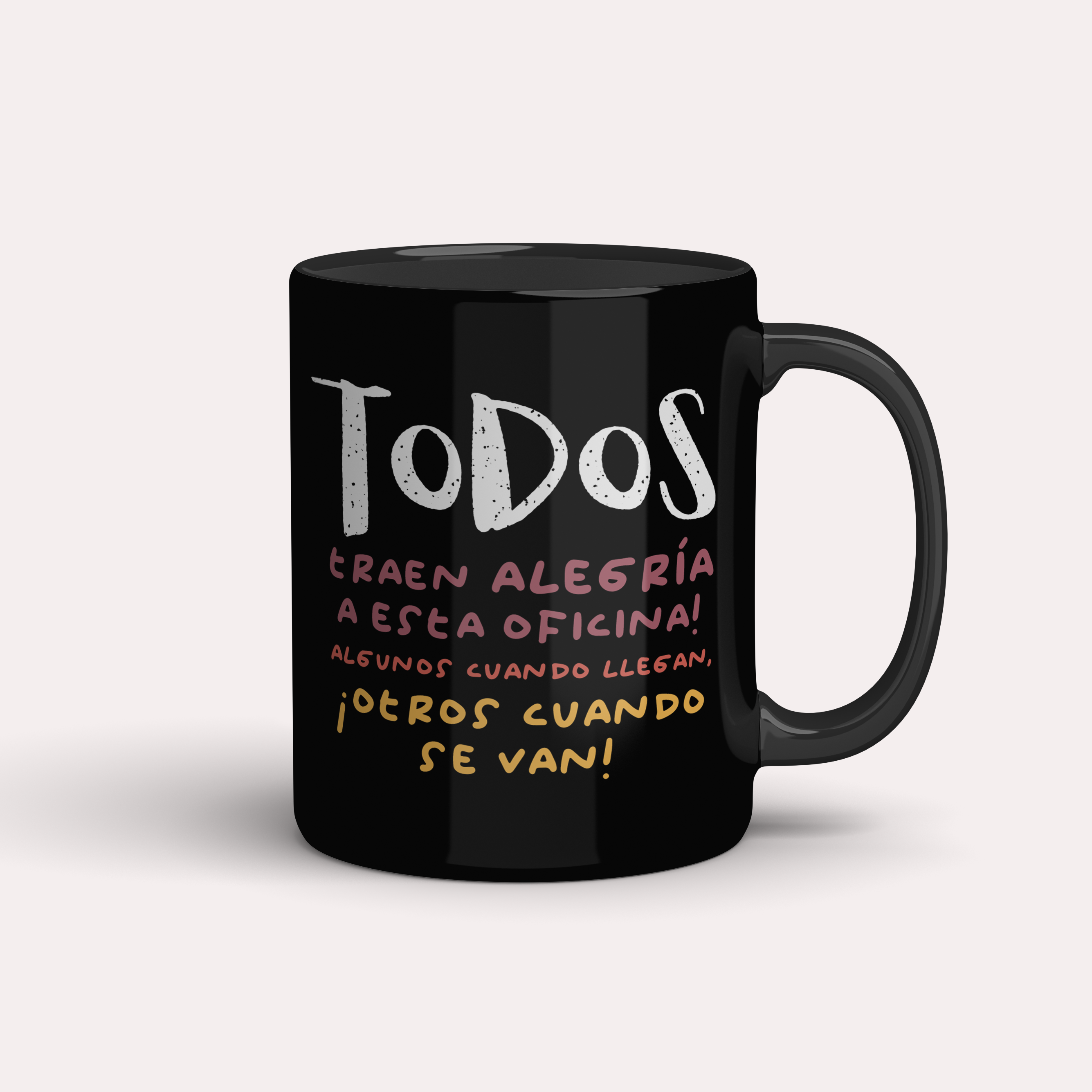 Taza ¡Todos traen alegría a esta oficina!