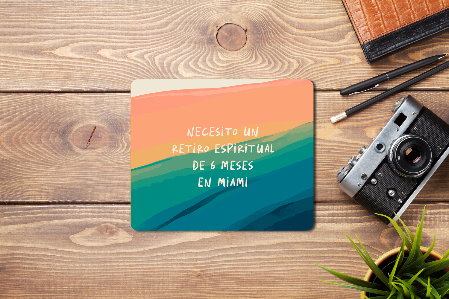 Mousepad Necesito un retiro espiritual de 6 meses en Miami