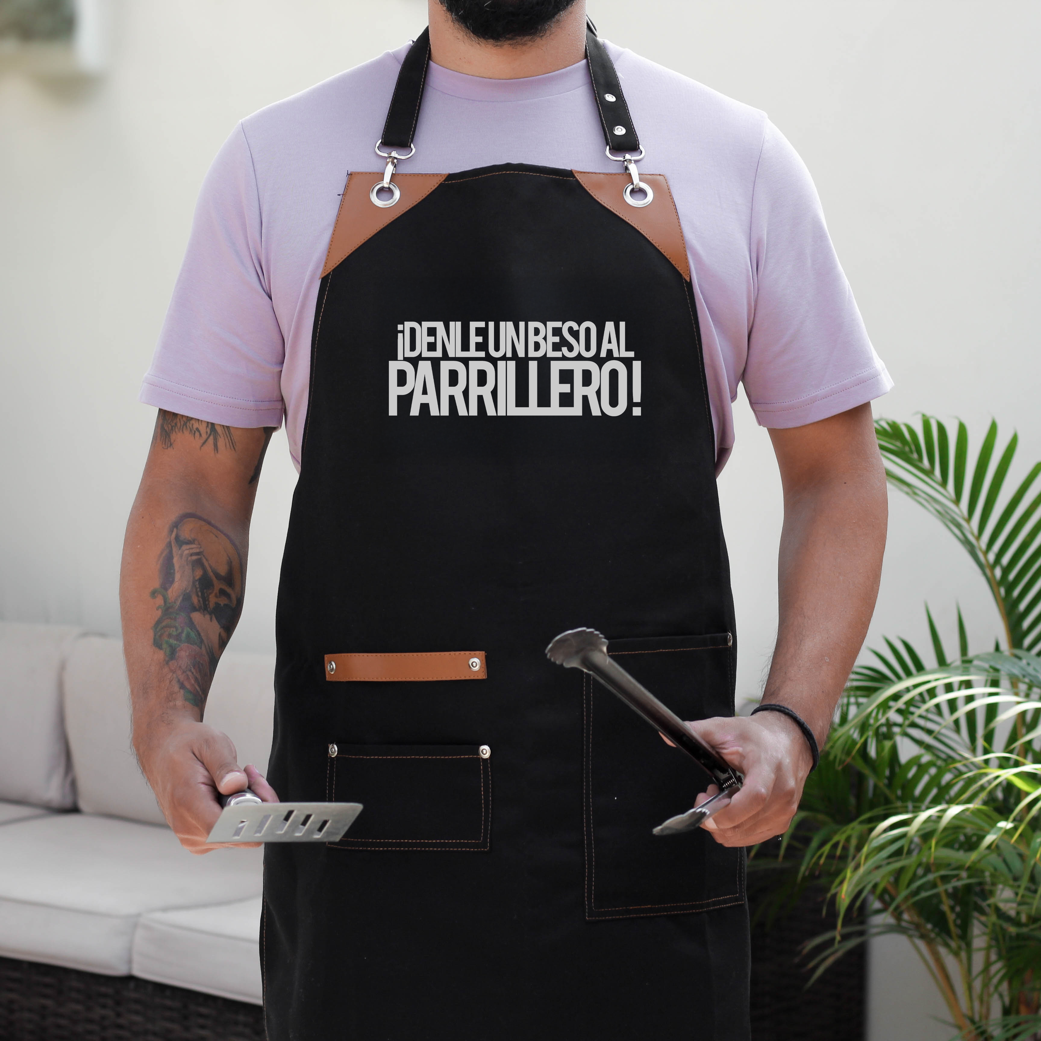 Mandil ¡Denle un beso al parrillero!
